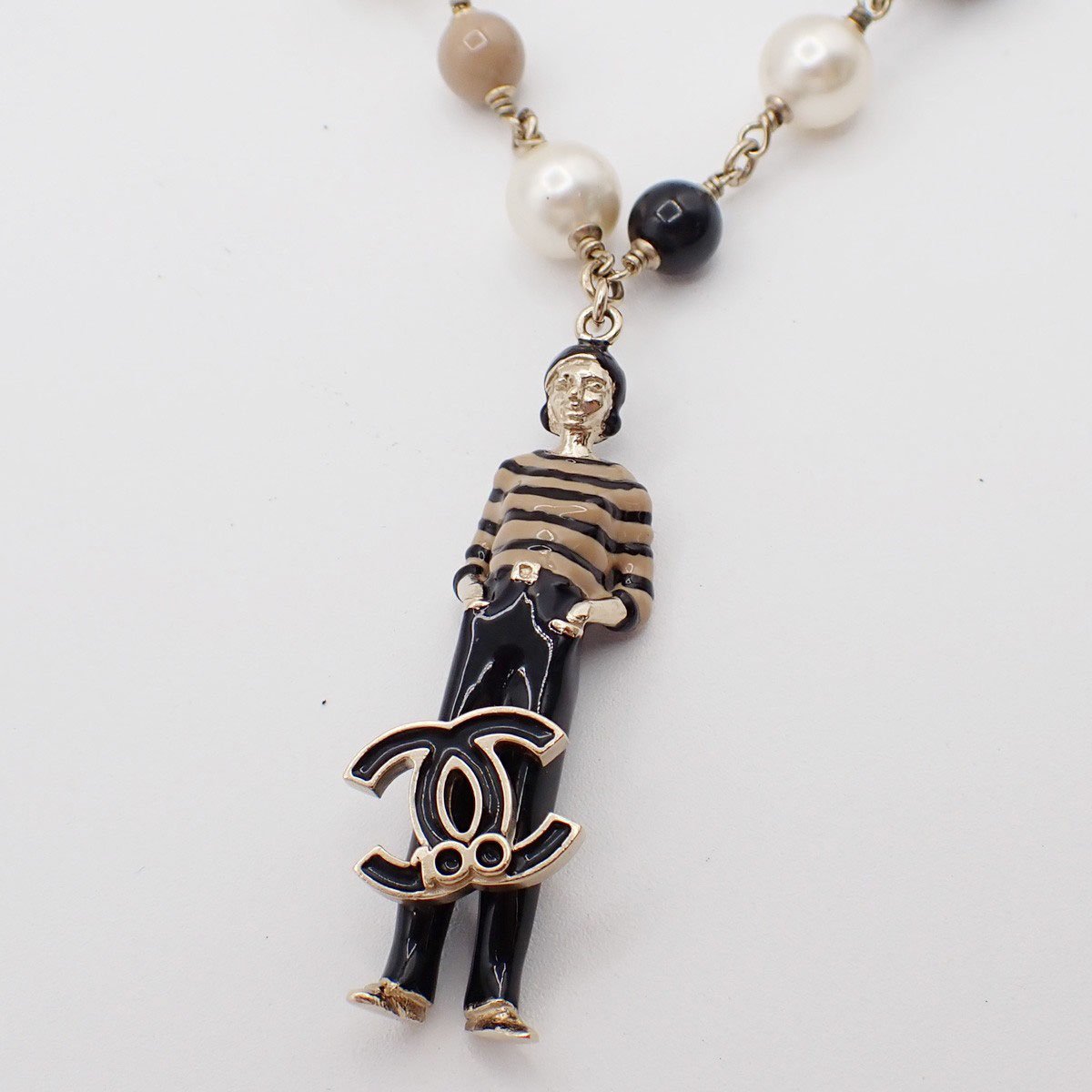 Chanel Chanel CC Coco Mademoiselle Figurine Pendant Necklace Metal with Faux Pearl and Enamel Goud