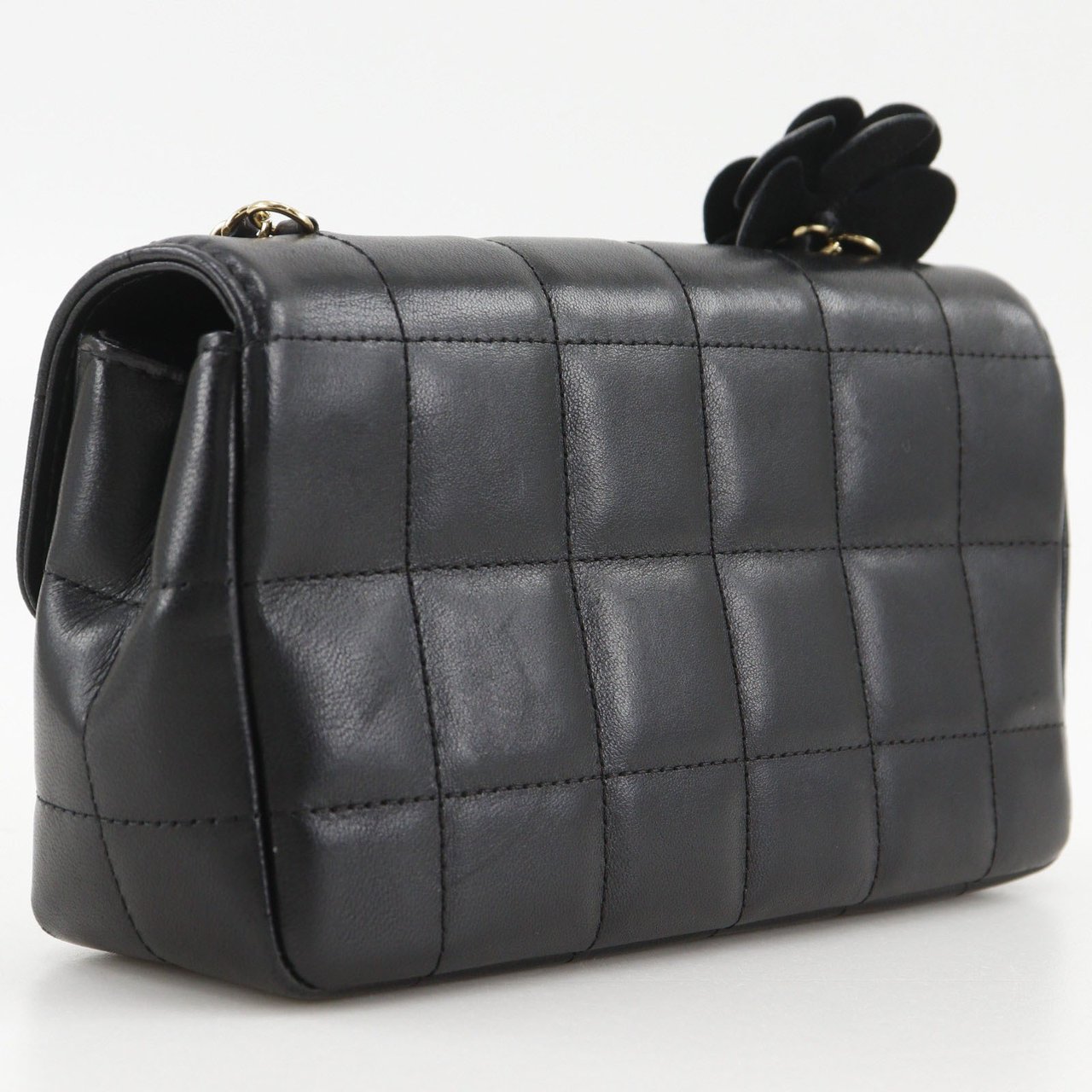 Chanel Camellia Chocolate Bar Flap Bag Quilted Lambskin Mini Zwart