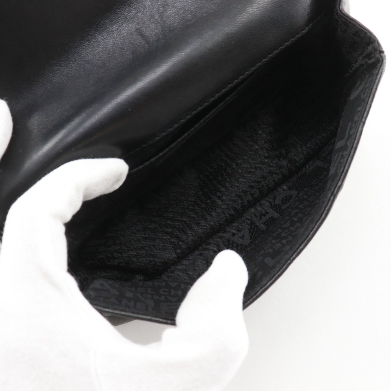 Chanel Camellia Chocolate Bar Flap Bag Quilted Lambskin Mini Zwart