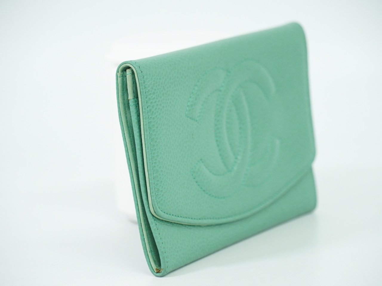 Chanel Chanel CC Compact Wallet Caviar Groen