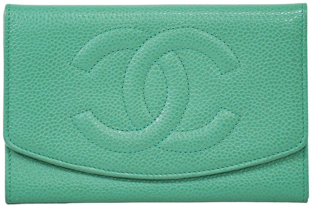 Chanel Chanel CC Compact Wallet Caviar Groen