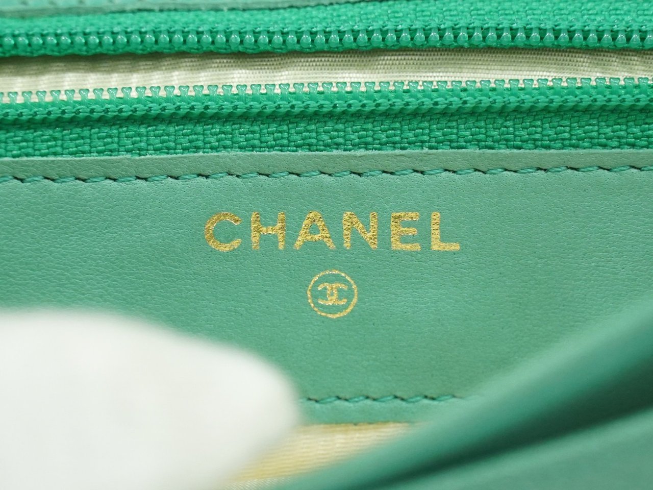 Chanel Chanel CC Compact Wallet Caviar Groen