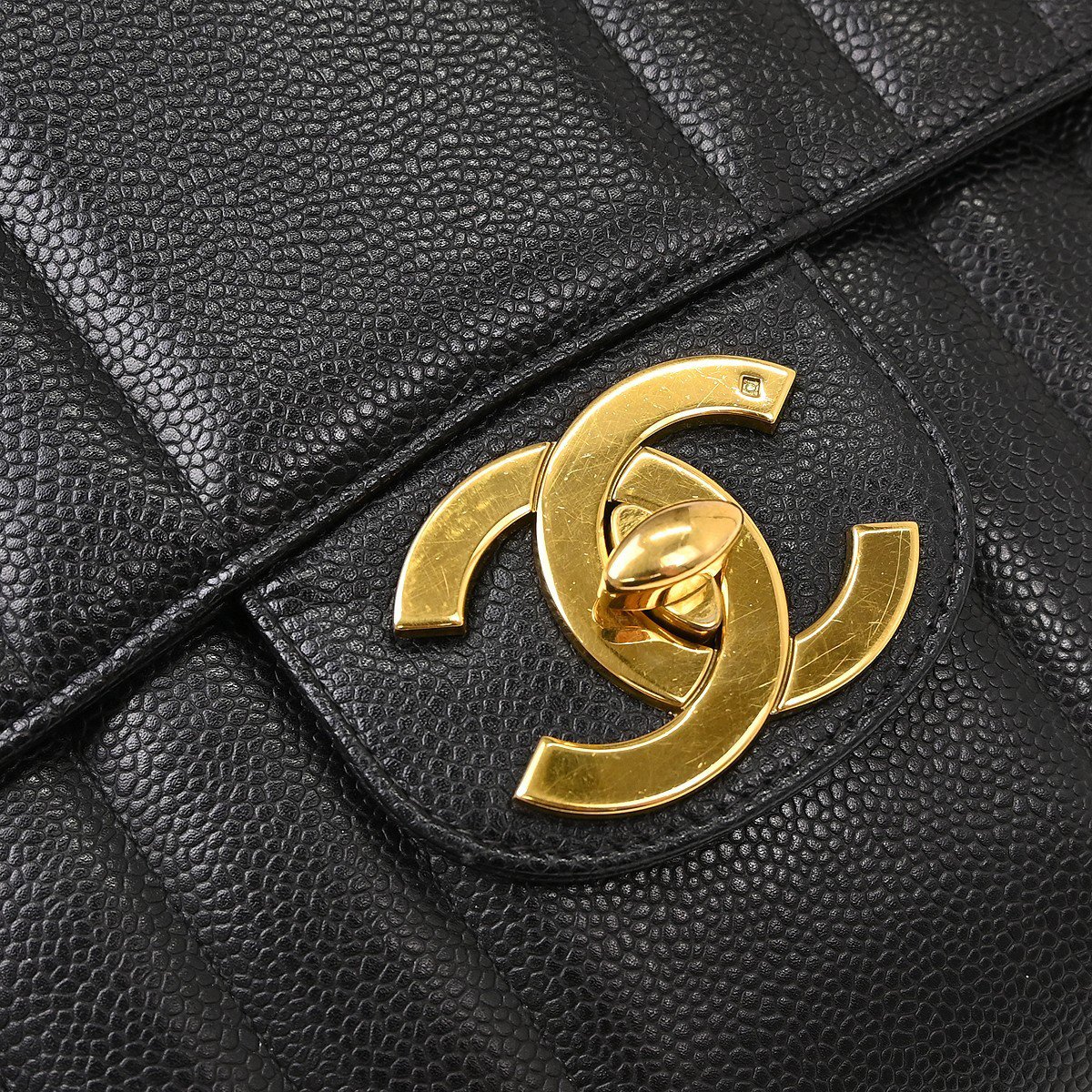 Chanel Classic Flap vertical quilted caviar Jumbo Zwart