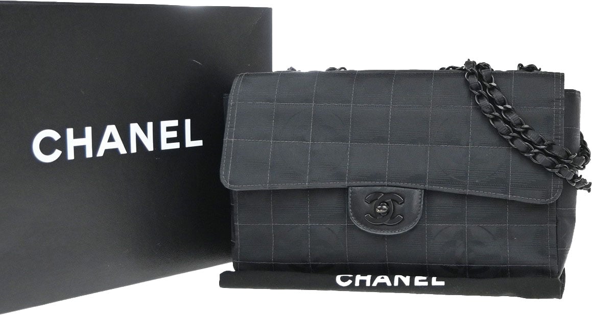Chanel Travel Line Flap Bag Nylon Medium Zwart