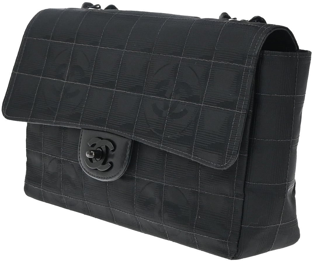 Chanel Travel Line Flap Bag Nylon Medium Zwart