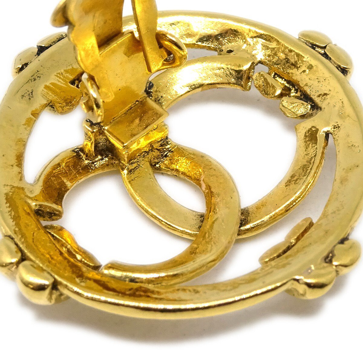 Chanel Chanel Vintage Cut-out CC Clip-On Earrings Metal Goud