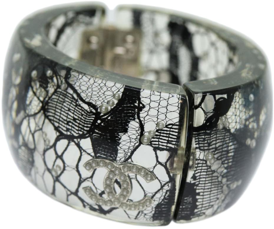 Chanel Chanel CC Hinged Bangle Bracelet Resin with Lace and Faux Pearls Zwart