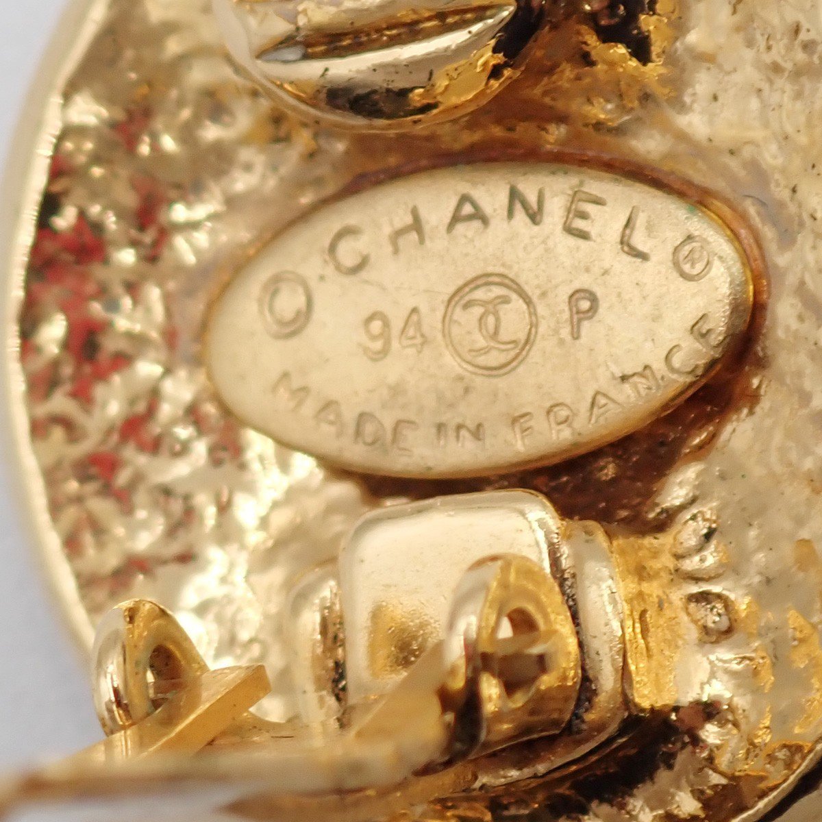 Chanel Chanel CC Round Drop Clip-On Earrings Metal Goud