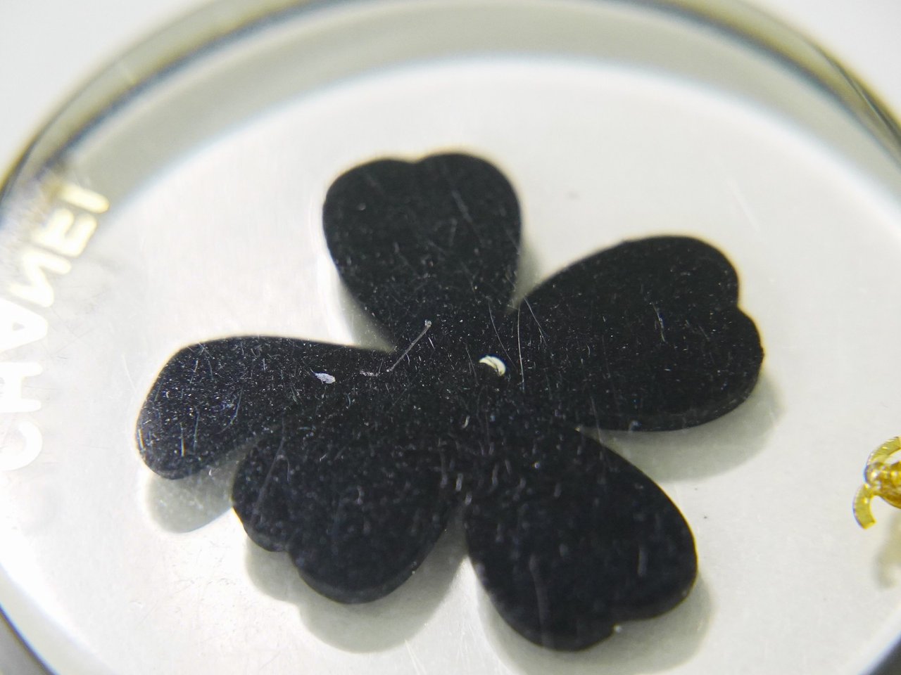 Chanel Chanel Trèfle CC Necklace Plastic and Gold plated Goud