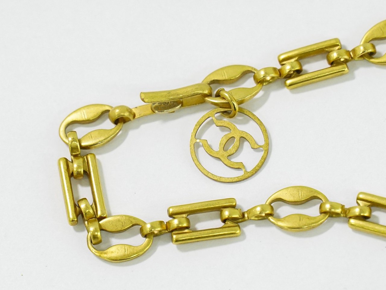 Chanel Chanel Trèfle CC Necklace Plastic and Gold plated Goud