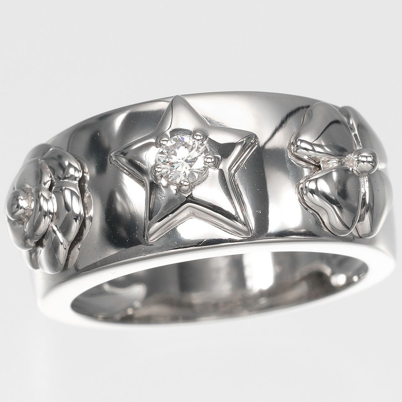 Chanel 3 Symbols 18K White Gold with Diamond 7.8 Zilver