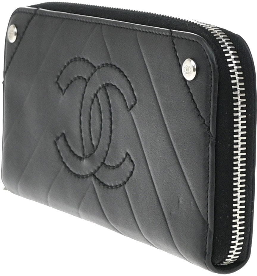 Chanel Chanel CC Charm Zip Around Wallet Quilted Lambskin Long Zwart