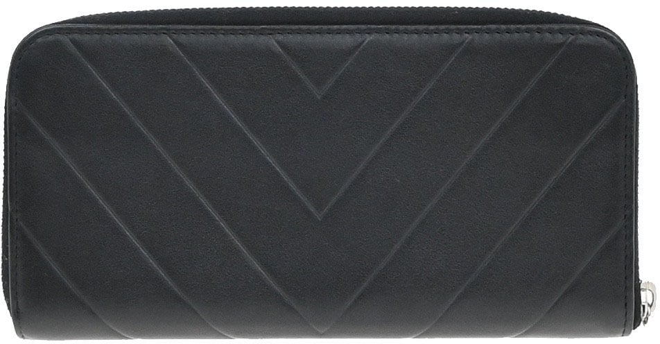 Chanel Chanel CC Charm Zip Around Wallet Quilted Lambskin Long Zwart