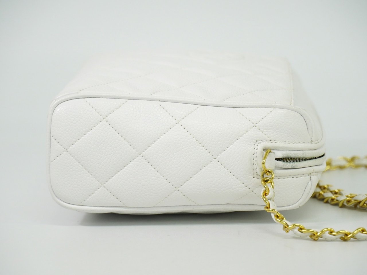 Chanel Chanel Vintage Diamond CC Camera Shoulder Bag Quilted Caviar Medium Wit