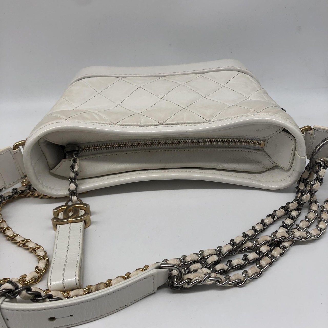 Chanel Gabrielle Hobo Quilted Aged Calfskin Small Wit