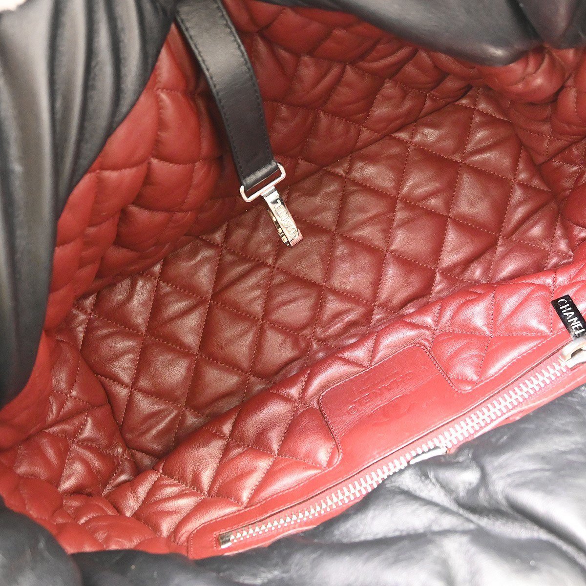 Chanel Coco Cocoon Reversible Tote Quilted Lambskin Medium Zwart