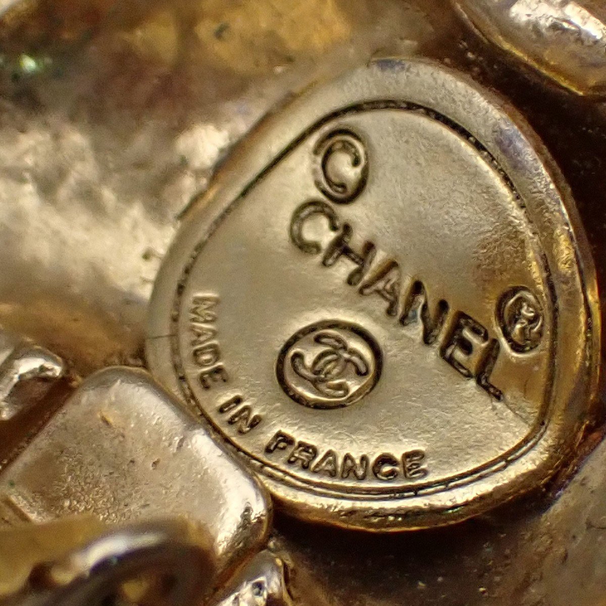 Chanel Chanel Vintage Clip On Bow Earrings Metal Goud