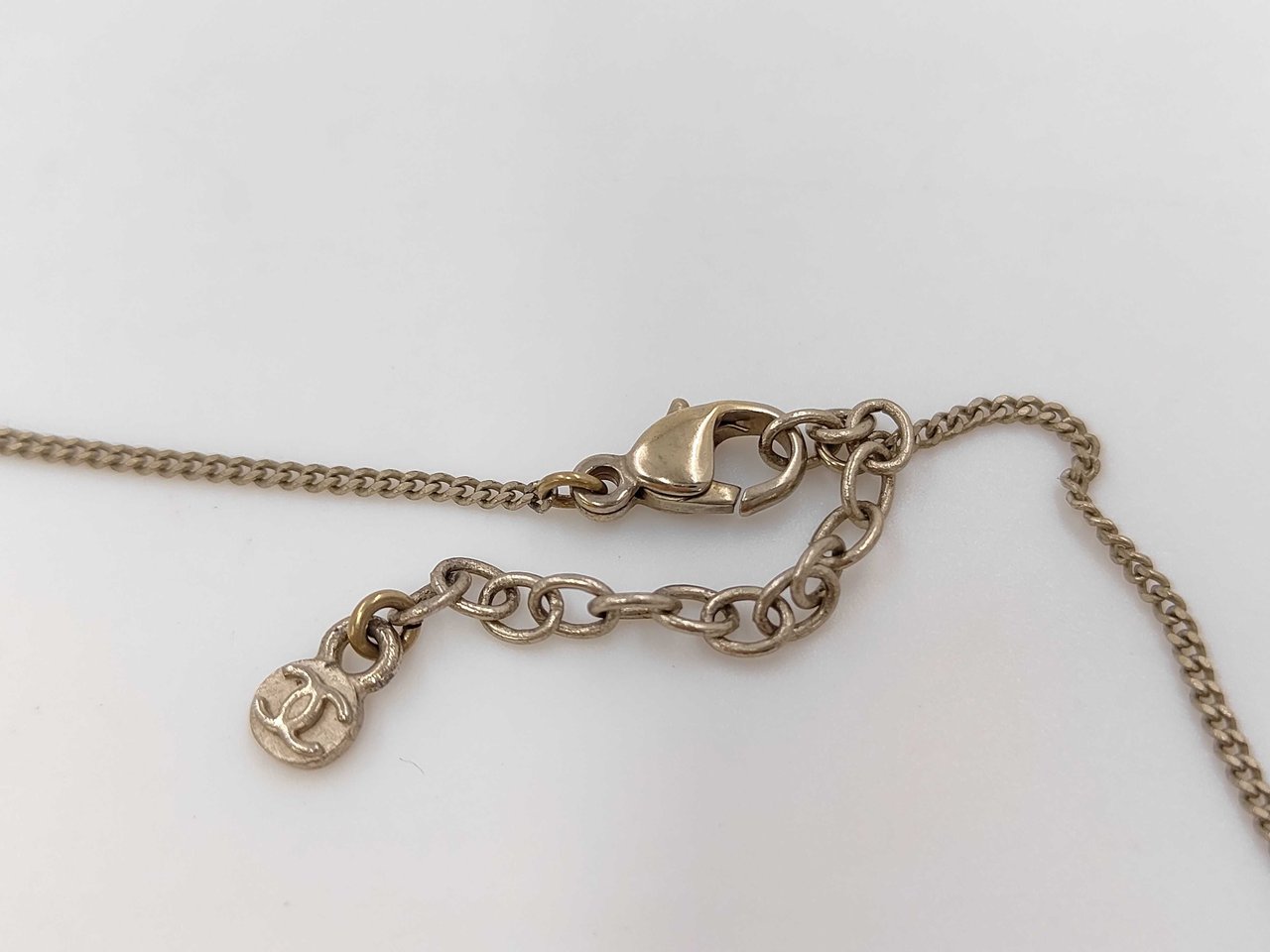 Chanel Chanel CC No. 5 Pendant Necklace Metal with Resin medium Goud