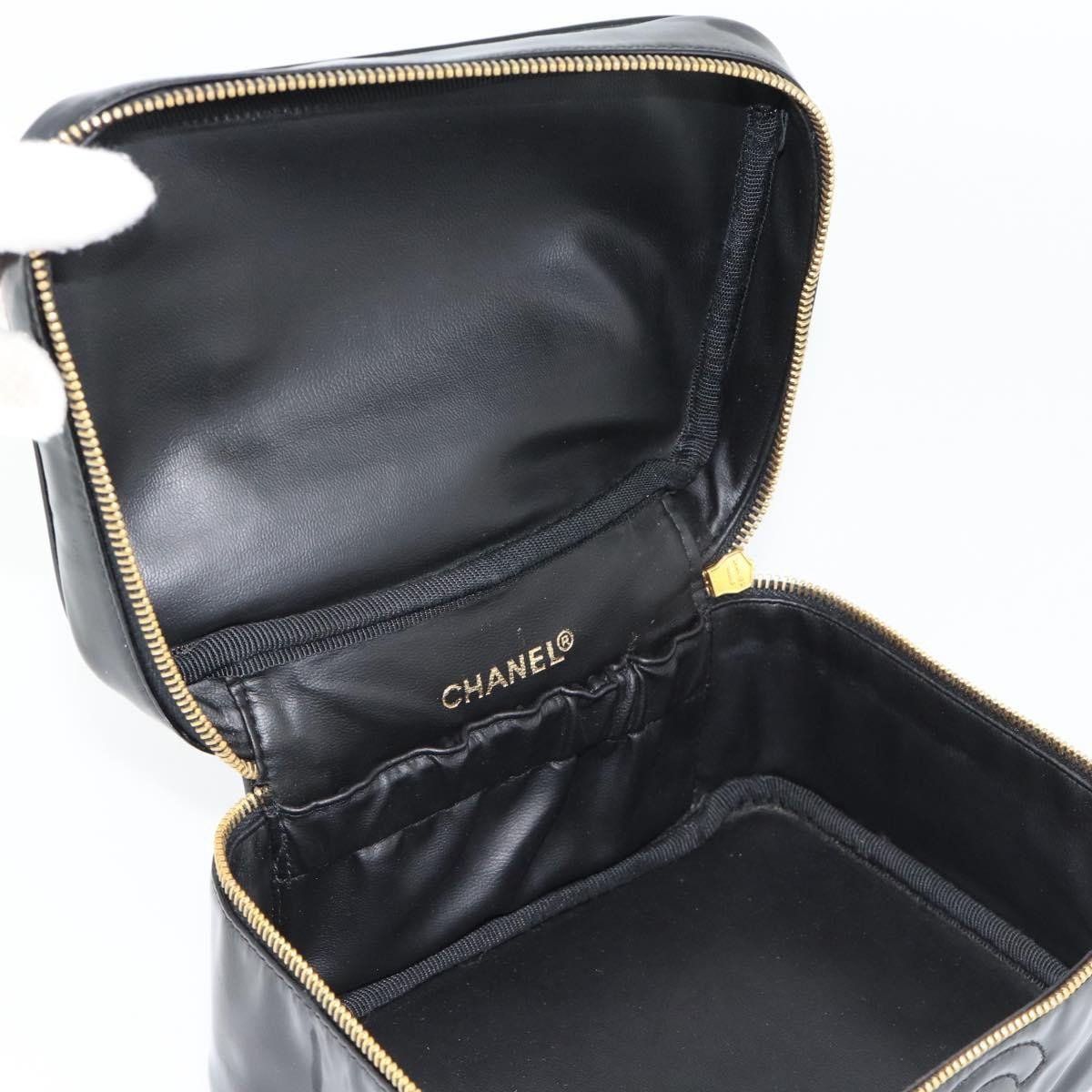 Chanel Vintage Timeless Cosmetic Case Patent Small Zwart