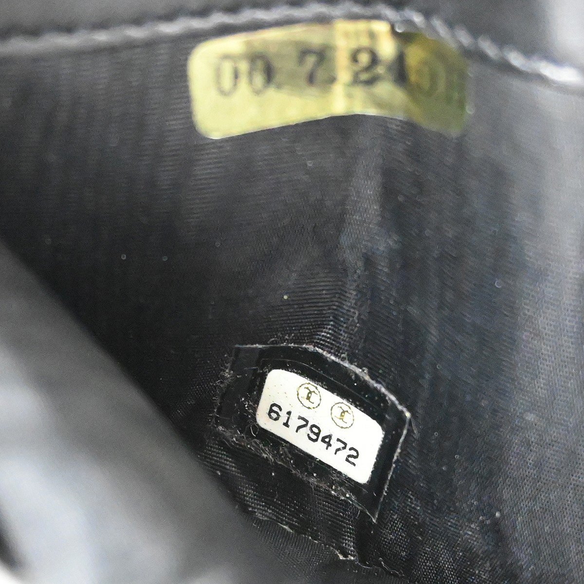 Chanel Portefeuille long CC logo calfskin leather MM Zwart