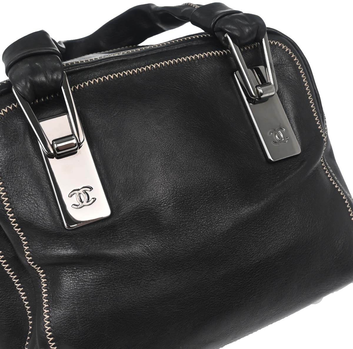 Chanel Chanel CC Bowler Leather Zwart