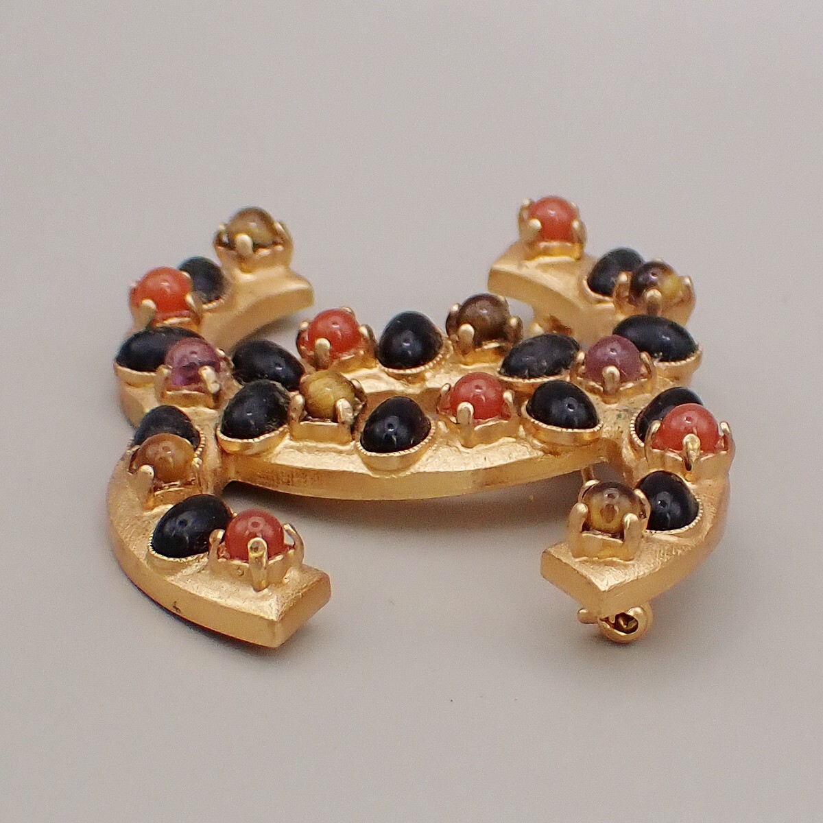 Chanel Chanel CC Logo Brooch Crystal Embellished Metal Goud