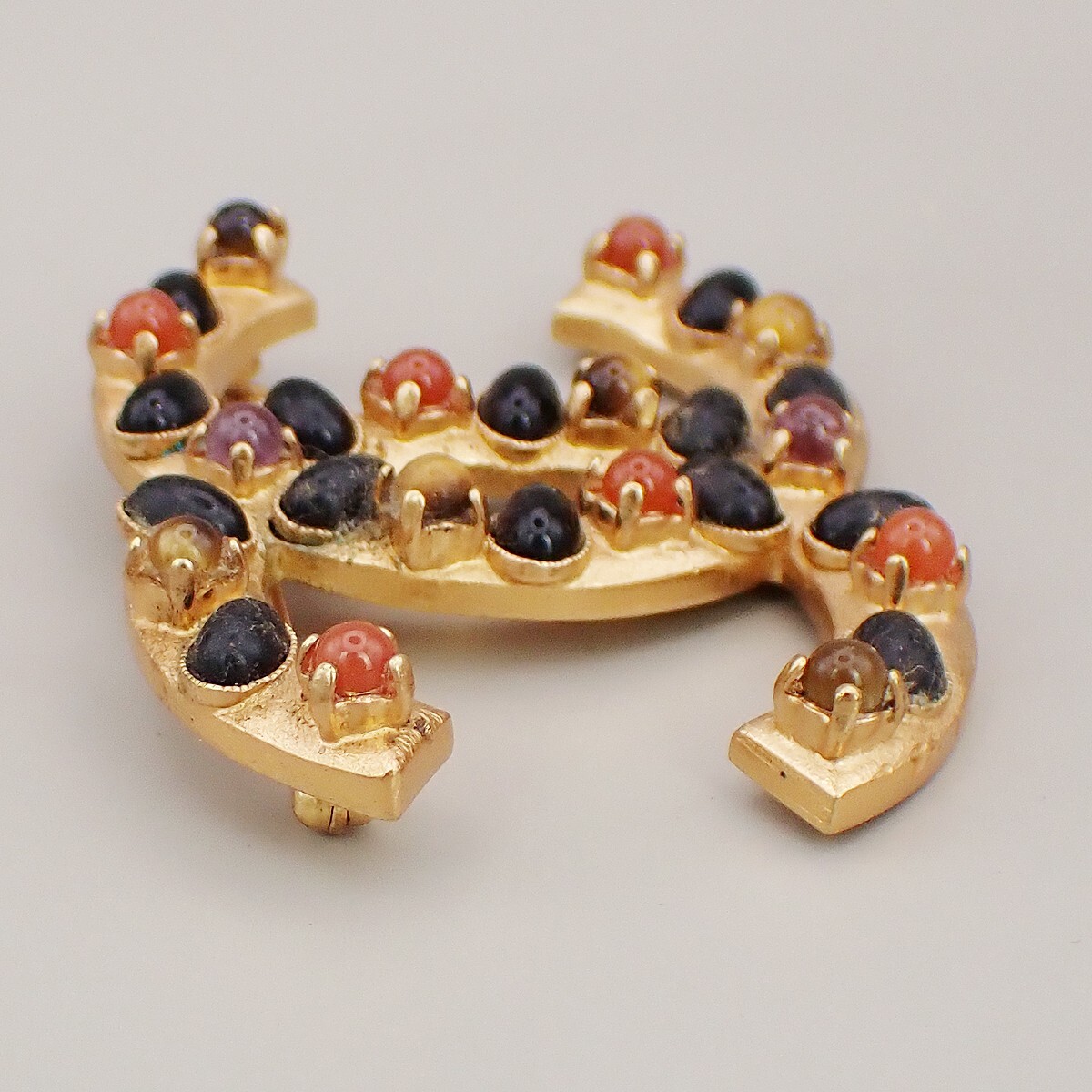 Chanel Chanel CC Logo Brooch Crystal Embellished Metal Goud