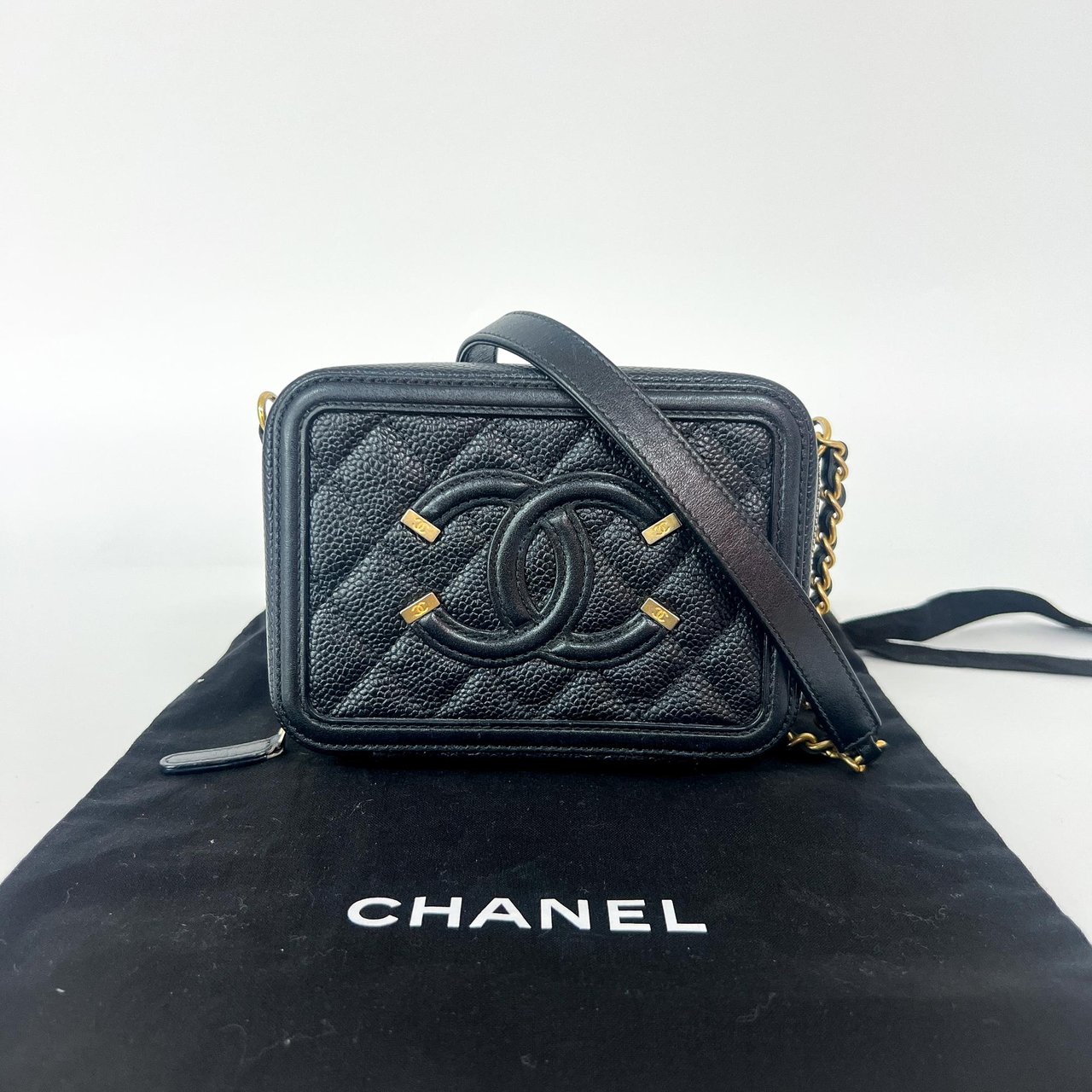 Chanel Chanel Filigree Vanity Case Quilted Caviar Small Zwart