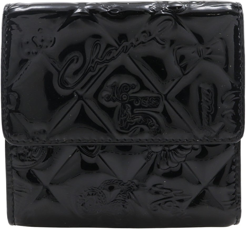 Chanel Chanel Bi-Fold Wallet Quilted Patent Zwart