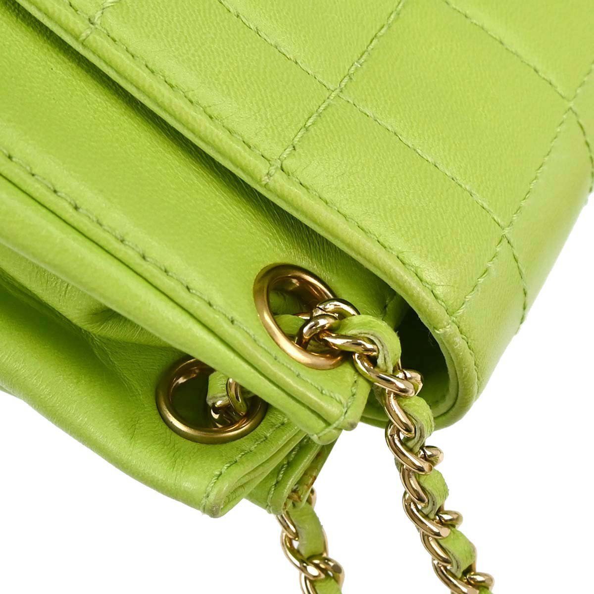 Chanel Chocolate Bar Mademoiselle Lock Chain Quilted velvet Groen