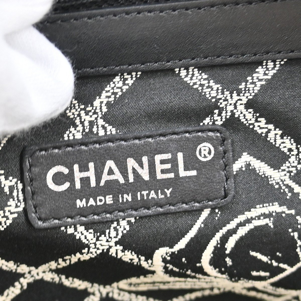 Chanel Essential 31 Rue Cambon Shopping Tote Leather Zwart