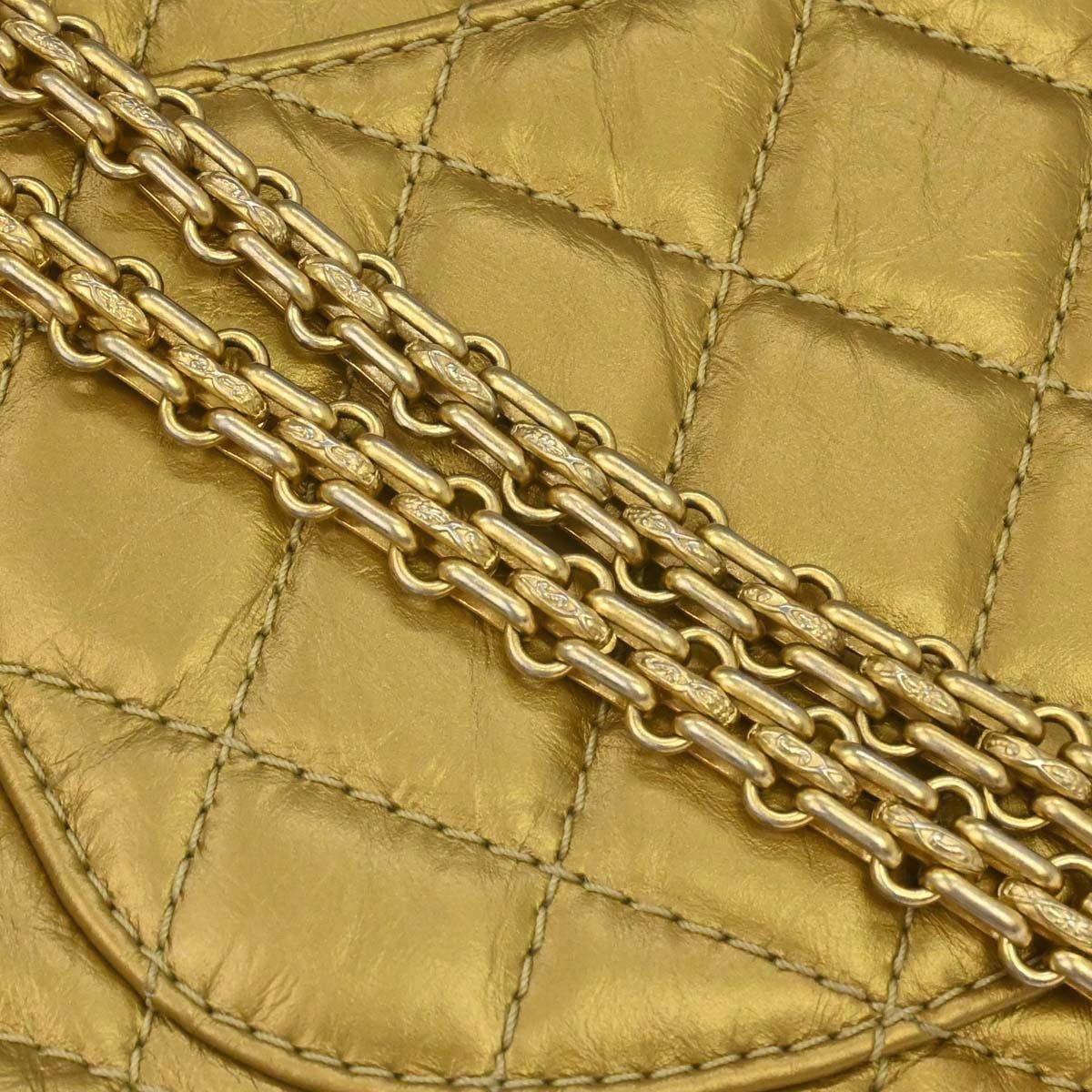 Chanel Chanel 2.55 Shoulder bag Leather Goud