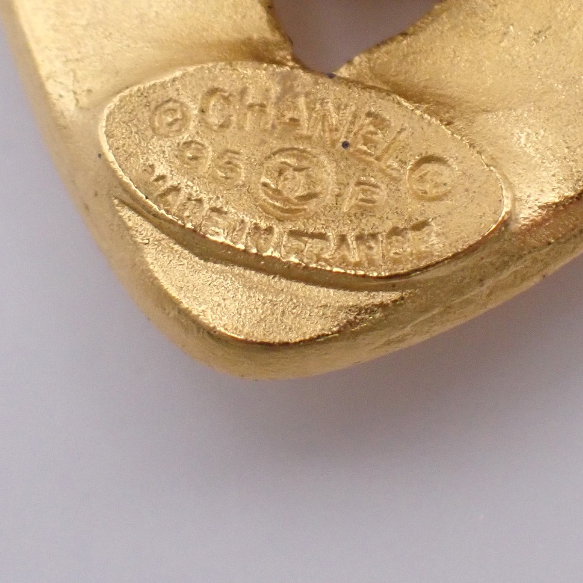 Chanel Chanel CC logo heart Gold-plated Goud