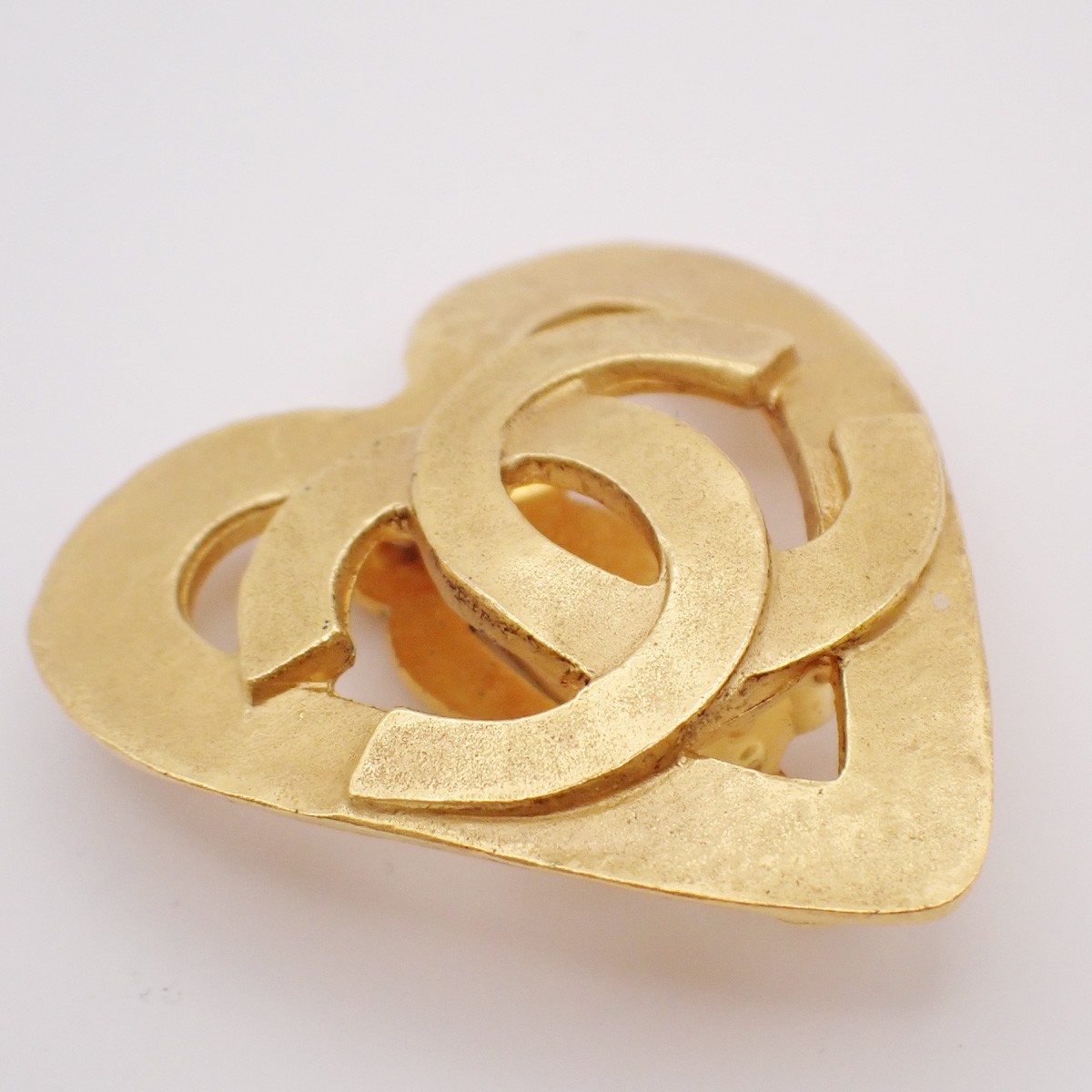 Chanel Chanel CC logo heart Gold-plated Goud