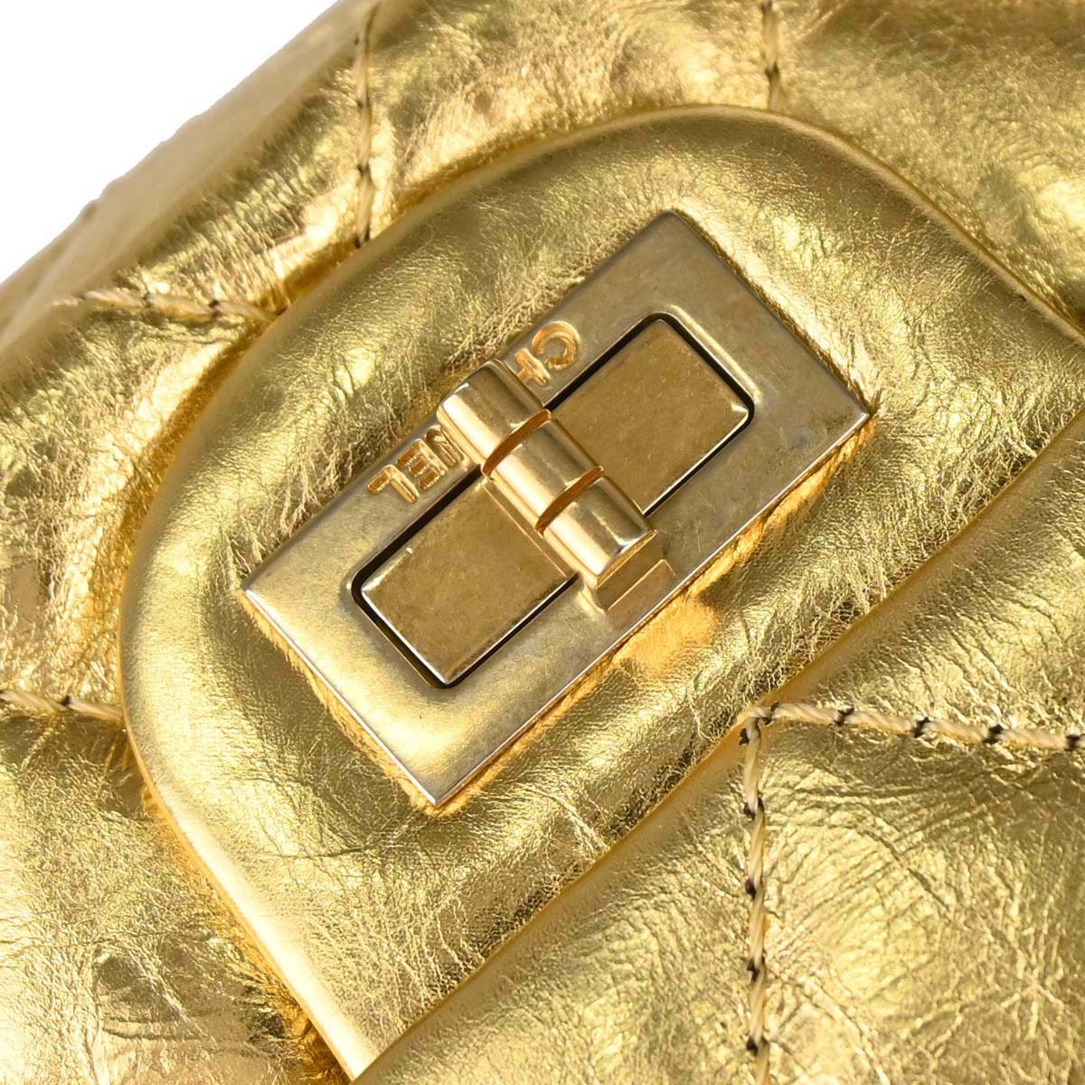 Chanel Reissue 2.55 Flap Metallic Leather Goud