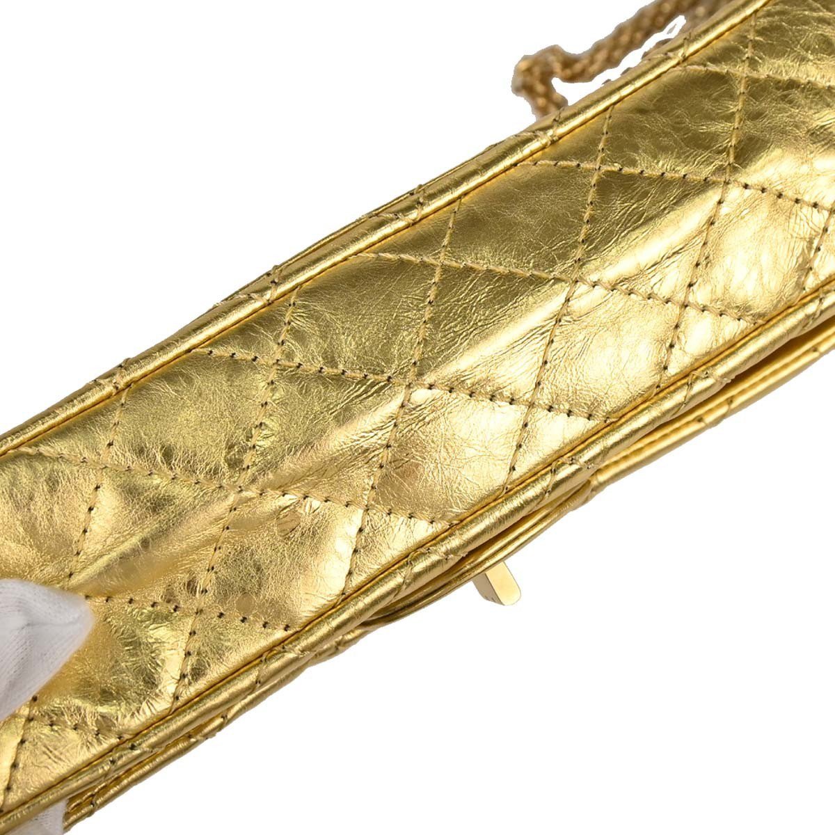 Chanel Reissue 2.55 Flap Metallic Leather Goud