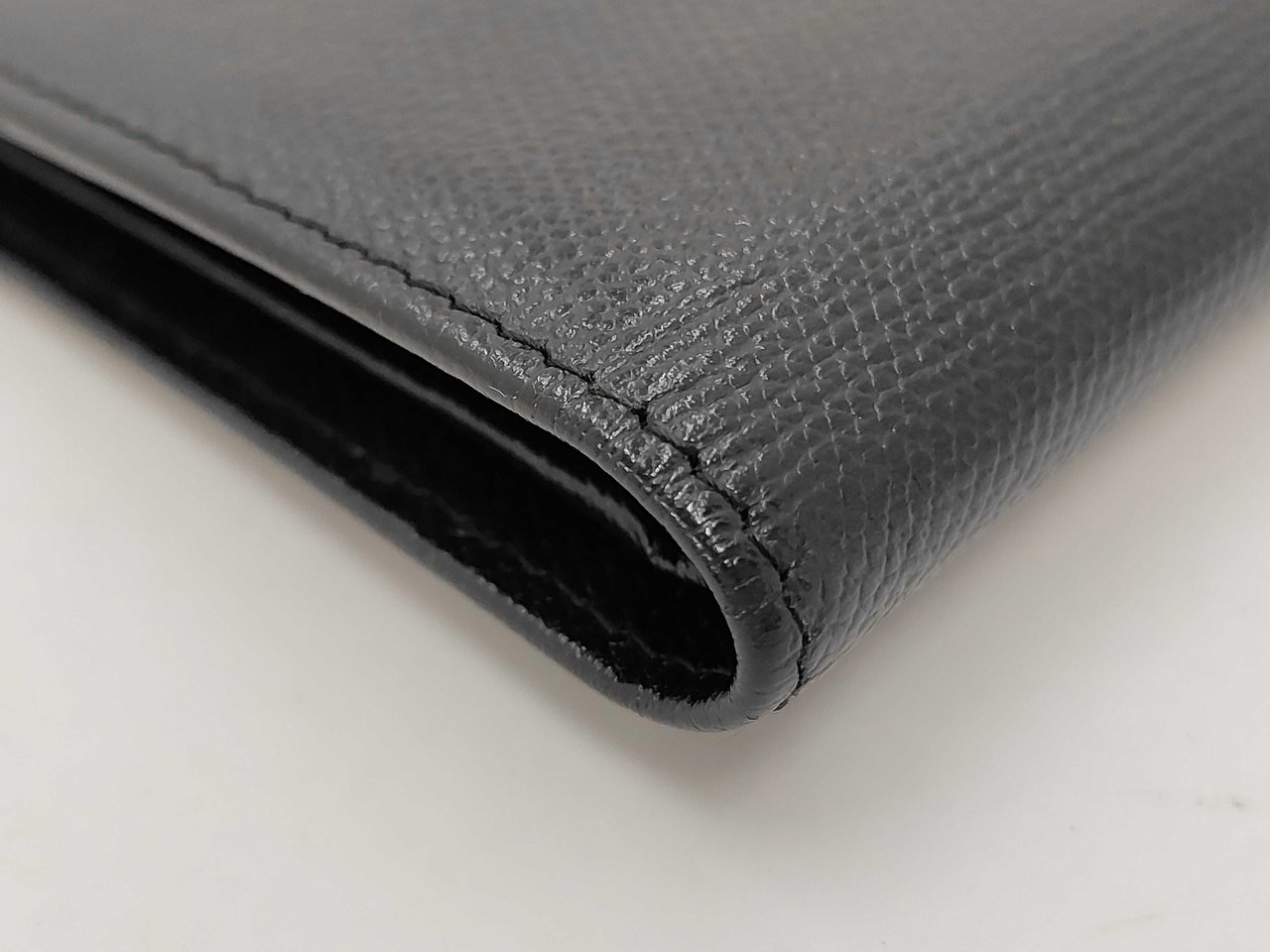 Chanel Chanel CC Logo Zipper Long Bifold Leather Zwart