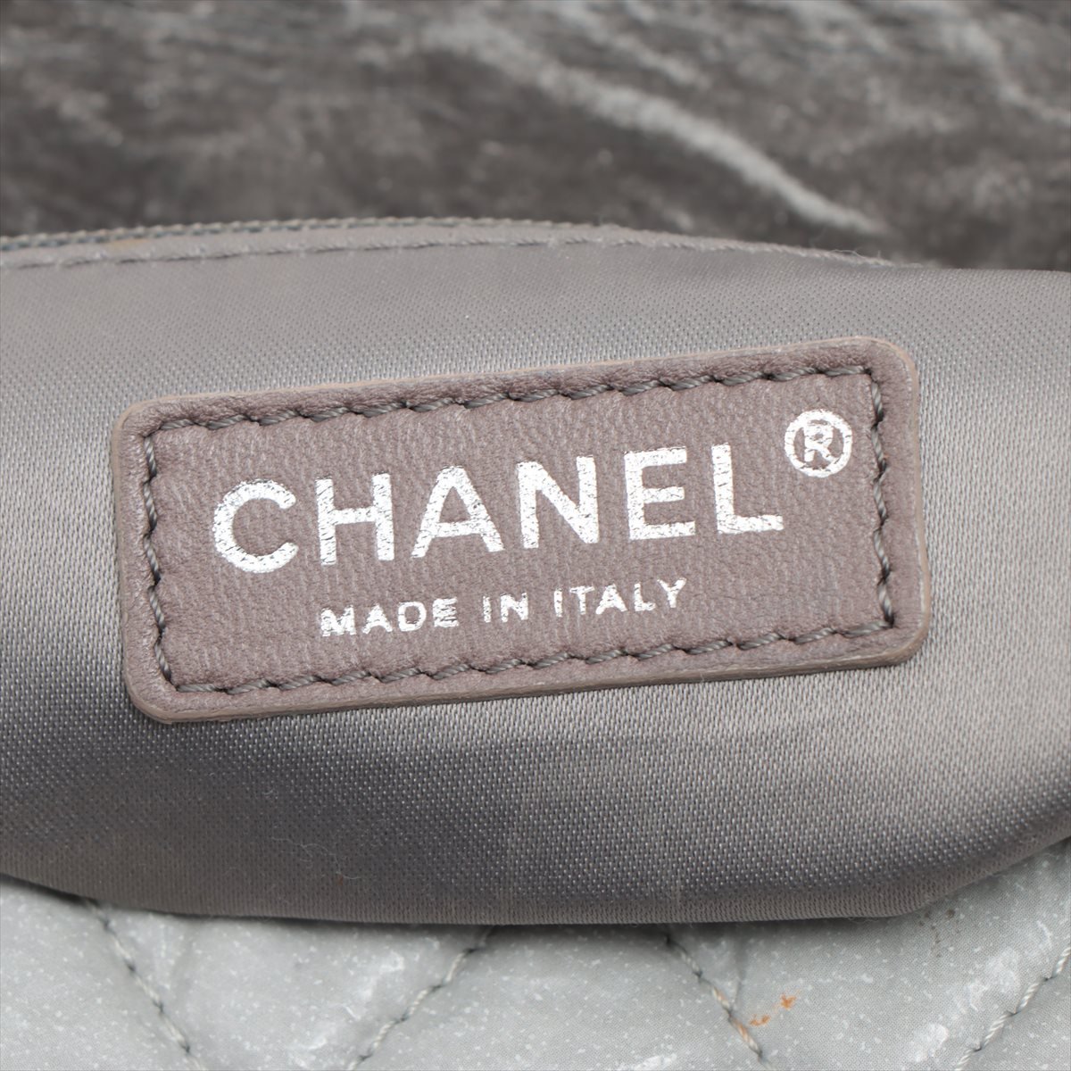 Chanel Chanel Melrose Degrade Flap Bag Quilted Patent Jumbo 30 x 20 x 10 Grijs