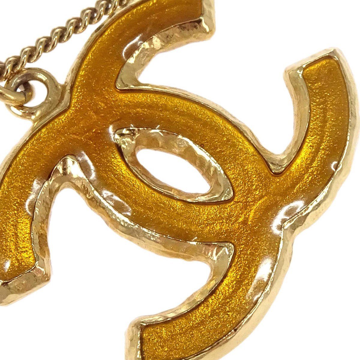 Chanel Vintage CC Pendent Plated Metal Goud