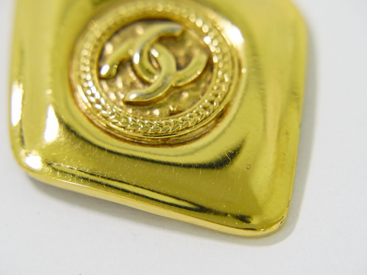 Chanel Chanel Vintage CC Pendent Necklace Plated Metal Goud