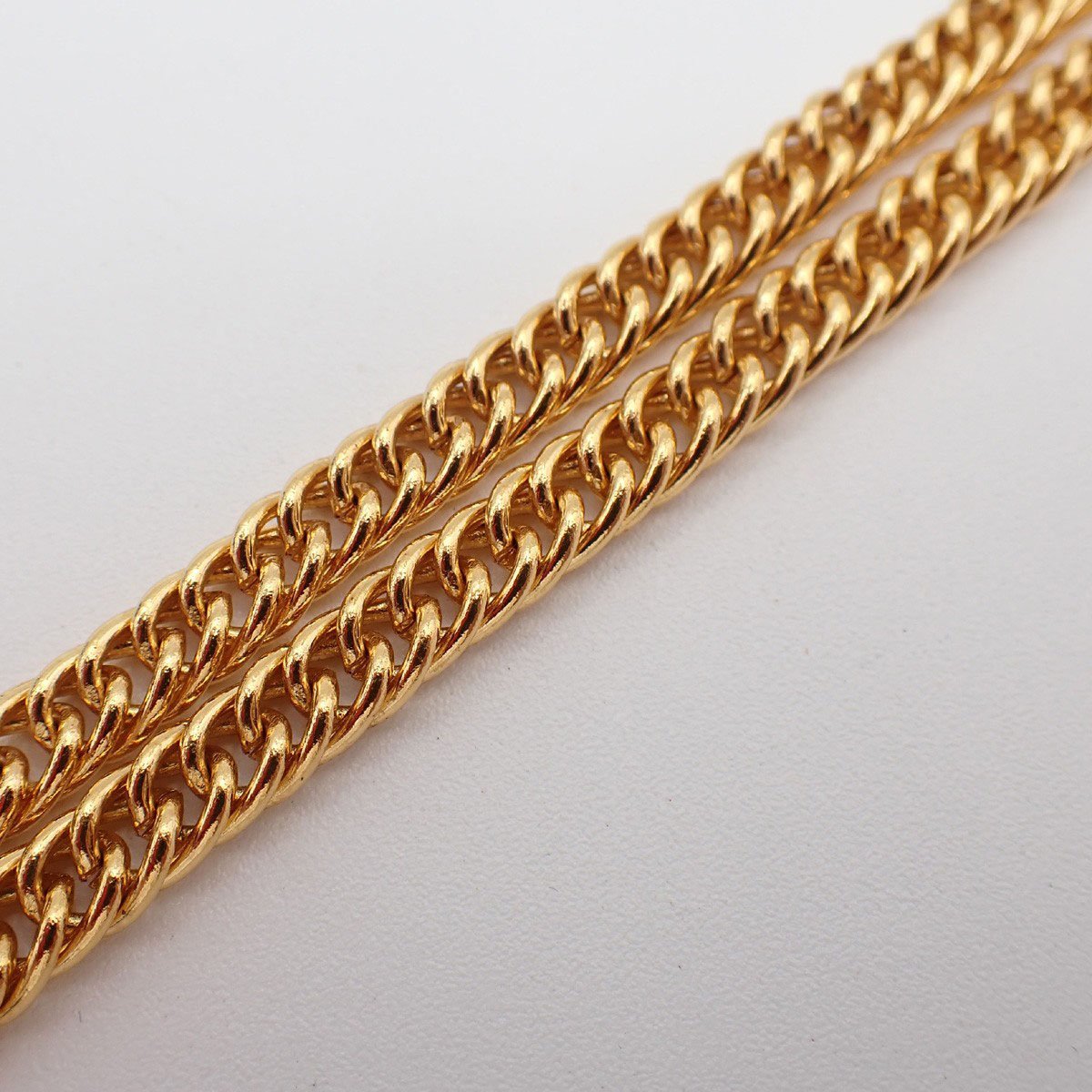 Chanel Chanel Feather CC Pendant Necklace Metal with Faux Pearl and Crystal Goud