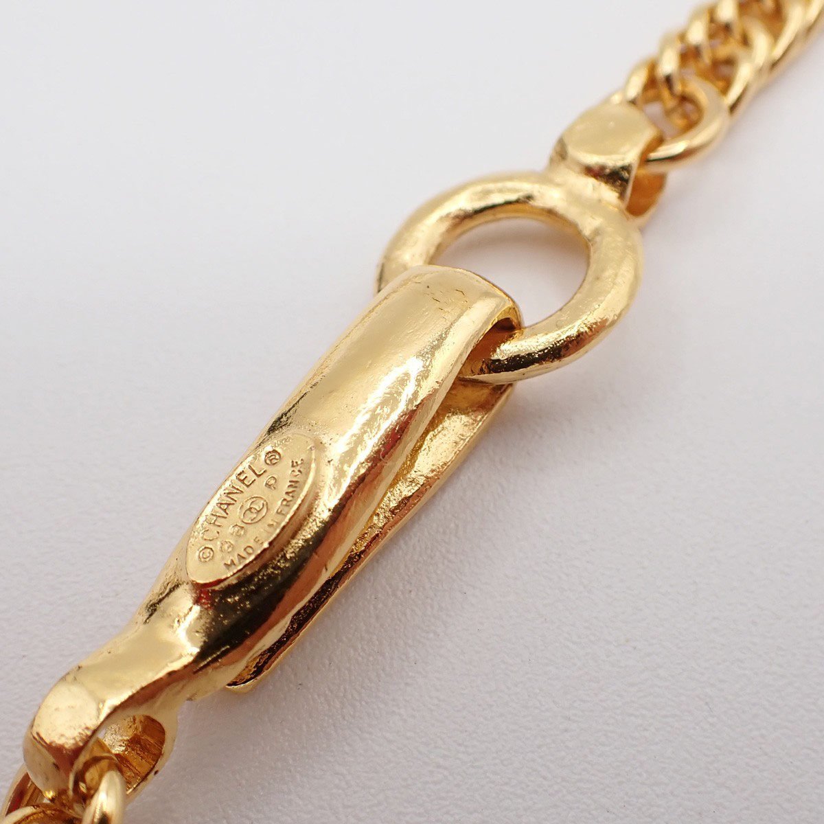 Chanel Chanel Feather CC Pendant Necklace Metal with Faux Pearl and Crystal Goud