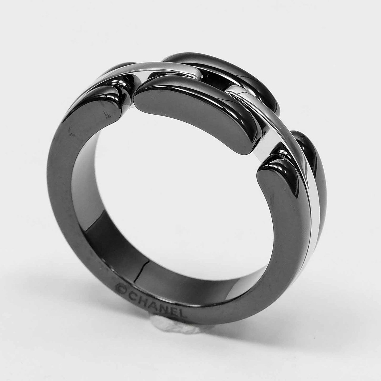 Chanel Ultra 18K White Gold and Ceramic Zilver