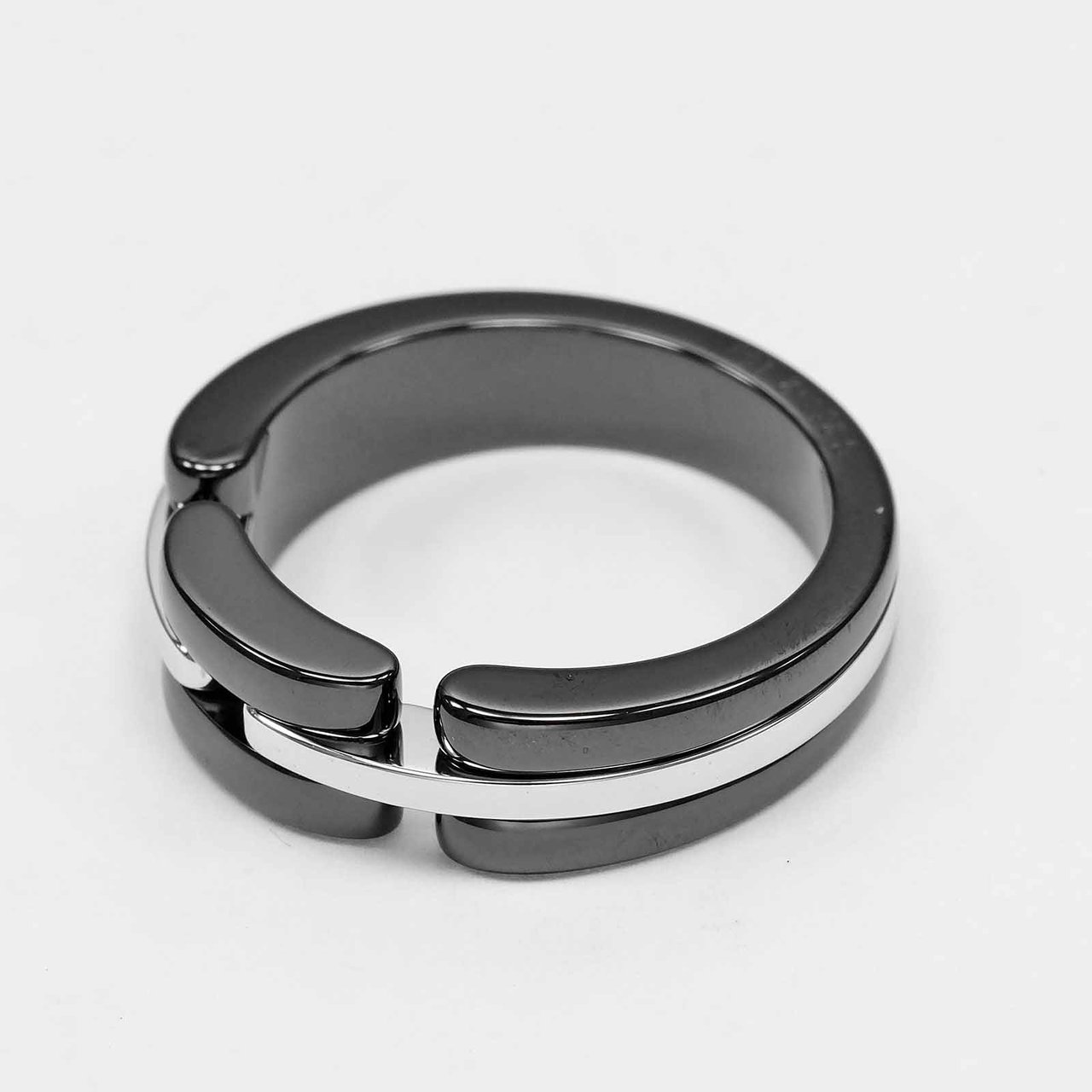 Chanel Ultra 18K White Gold and Ceramic Zilver
