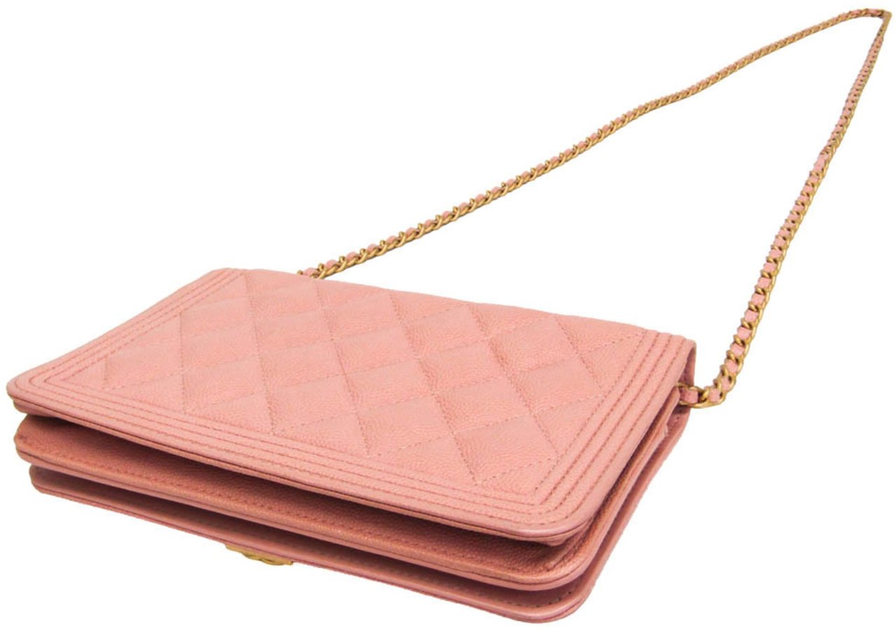 Chanel Boy Wallet on Chain quilted caviar Roze