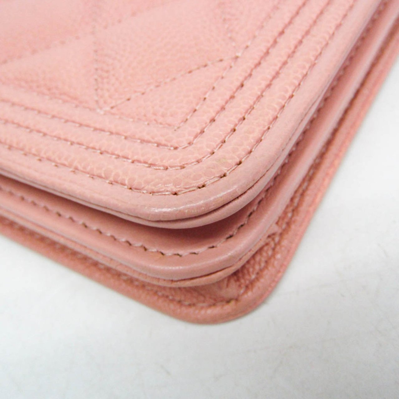 Chanel Boy Wallet on Chain quilted caviar Roze