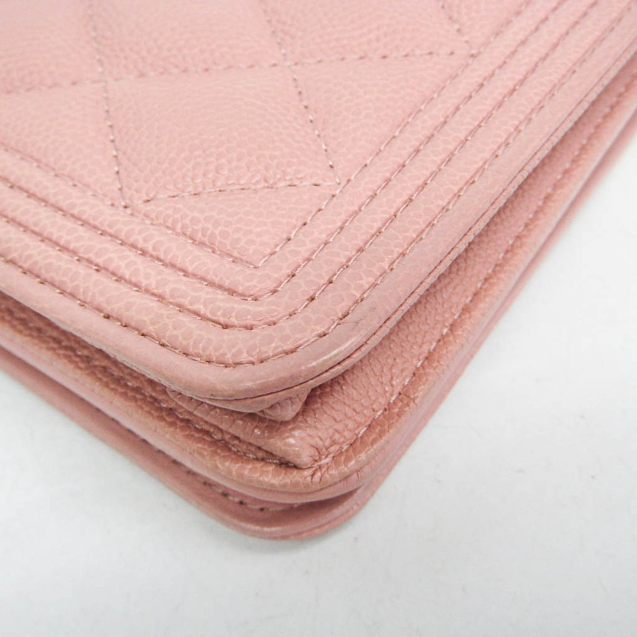 Chanel Boy Wallet on Chain quilted caviar Roze