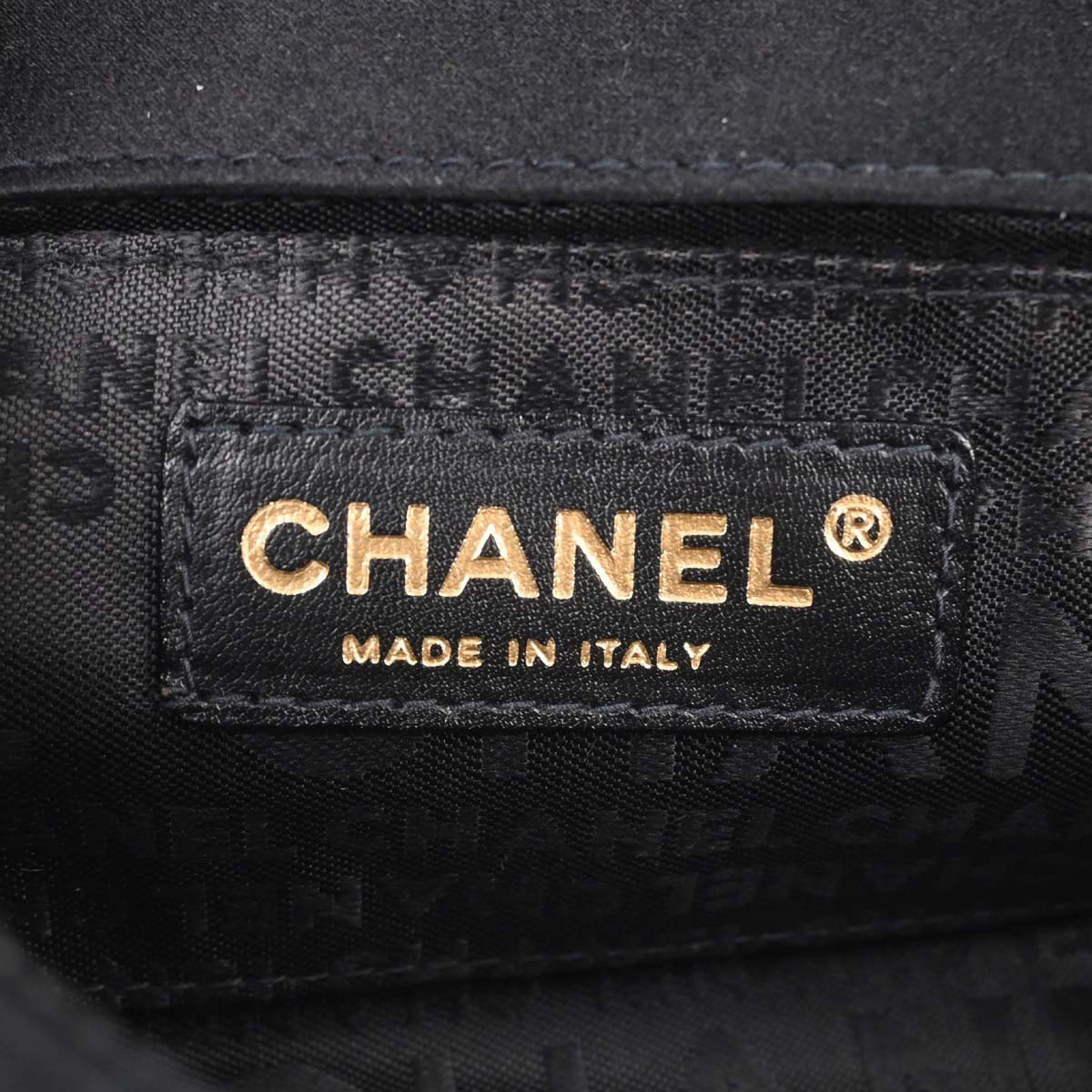 Chanel Chanel Chocolate Bar Flap Bag Quilted Satin Mini Zwart