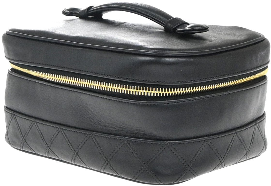 Chanel Chanel Vintage Cosmetic Case Lambskin Tall Zwart