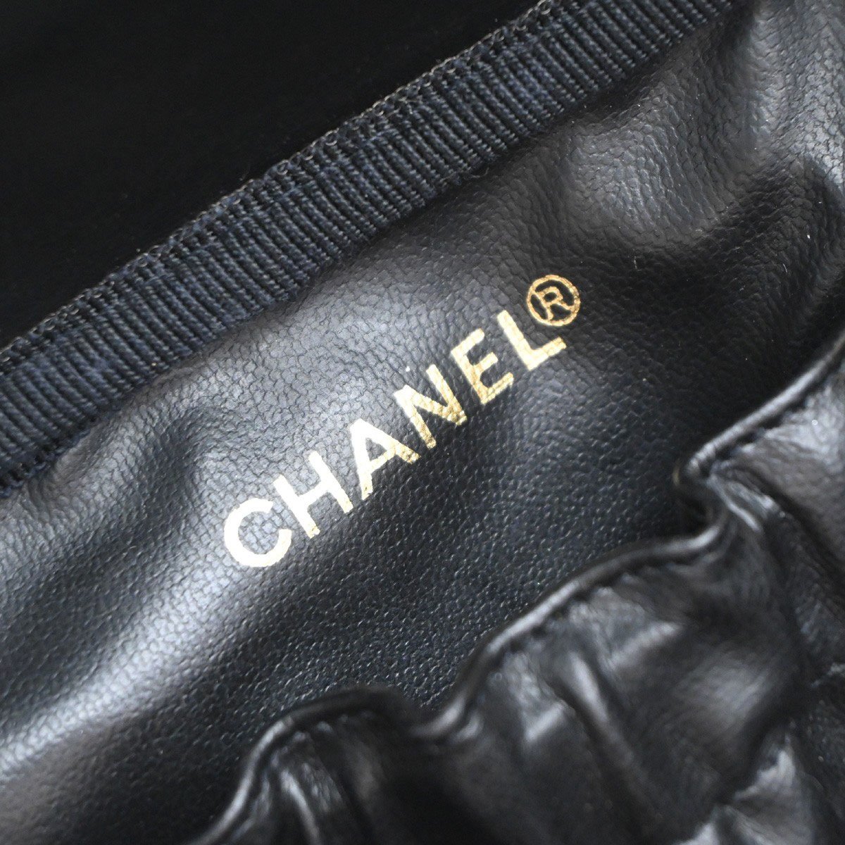 Chanel Chanel Vintage Cosmetic Case Lambskin Tall Zwart